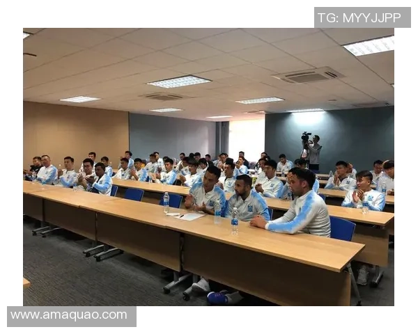姚棣然陈浩玮尚可风正式加盟宁波职业足球俱乐部助力球队新征程 姚棣然陈浩玮尚可风正式加盟宁波职业足球俱乐部助力球队新征程
